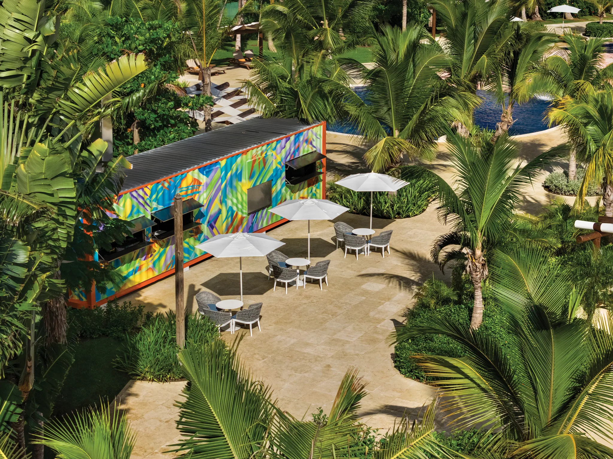 Catch the Wave bar at Dreams La Romana Resort & Spa featuring tropical cocktails, beachside seating, and a vibrant oceanfront atmosphere.